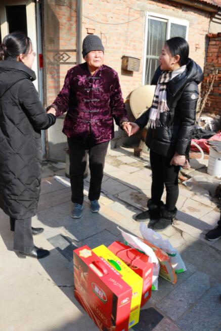 寒冬臘月送溫暖，真情幫扶暖人心 ——德才裝飾走訪慰問膠州市困難群眾(圖4)