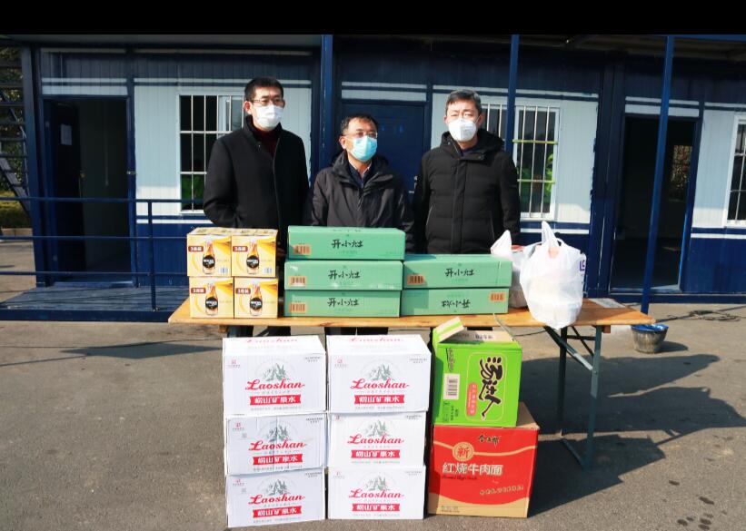 共同戰(zhàn)疫情，慰問(wèn)顯大愛(ài)！嶗山區(qū)建筑業(yè)協(xié)會(huì)會(huì)長(zhǎng)袁永林等慰問(wèn)青島高速疫情防控工作人員(圖2)