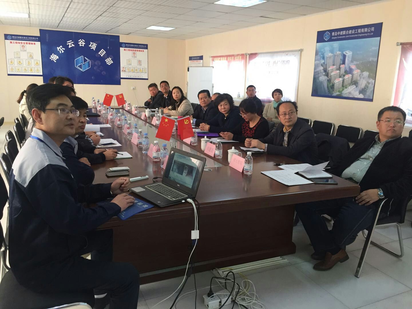 青島市示范性重點(diǎn)工程勞動(dòng)競(jìng)賽工作會(huì)議在我公司海爾云谷項(xiàng)目召開(kāi)(圖1)