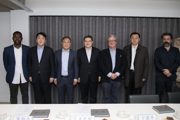 青島市長(zhǎng)孟凡利對(duì)德才集團(tuán)英國(guó)DC-HD設(shè)計(jì)院走訪調(diào)研(圖4)