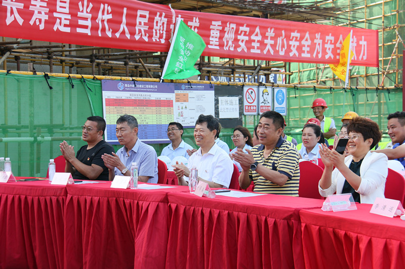 市總工會“勞動者之歌?共同的家園”慰問演出走進中建聯合(圖1)