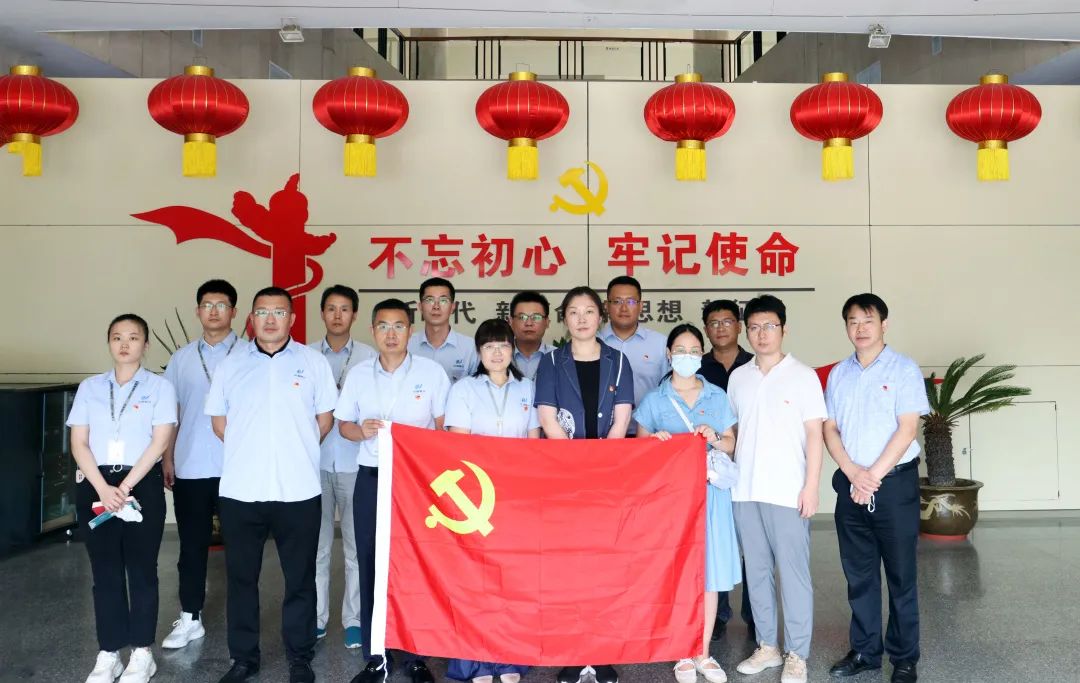 銘記黨史，砥礪前行|支部共建走進青島市博物館(圖1)