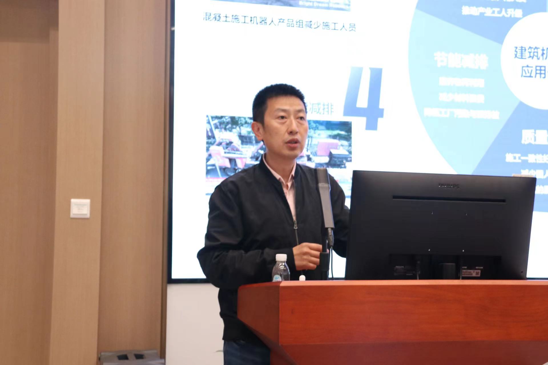 德才集團(tuán)開展2023年度智能建造標(biāo)桿項(xiàng)目培訓(xùn)講座，中建聯(lián)合董事長袁永林參加座談(圖2)