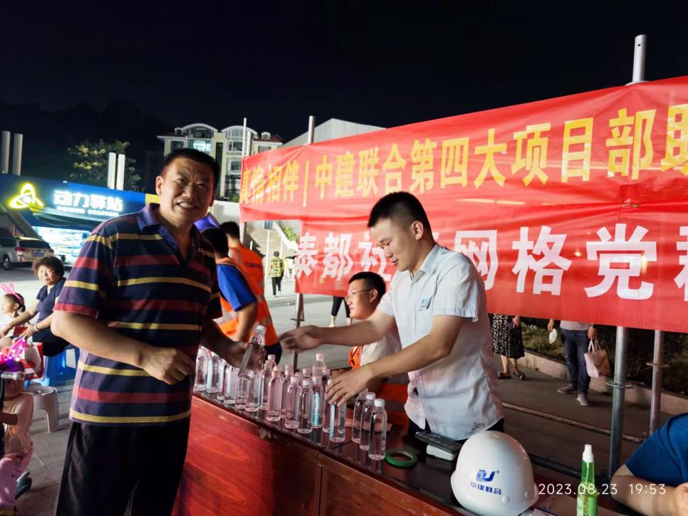 小區(qū)改造煥然一新，納涼晚會(huì)精彩上演(圖1)