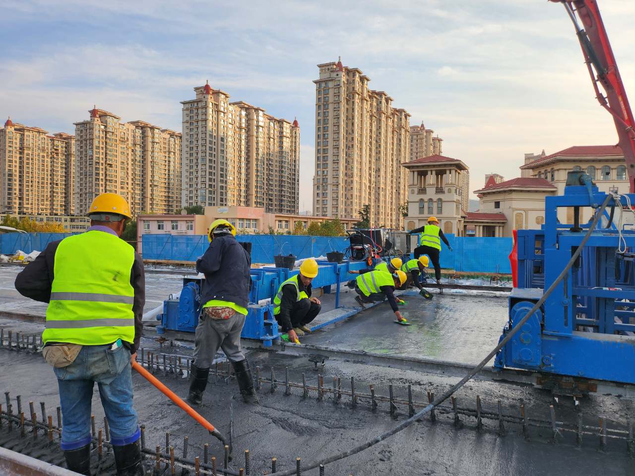 科技賦能 | 中建聯(lián)合實(shí)現(xiàn)UHPC新型科技材料在重慶路快速路工程成功應(yīng)用(圖3)