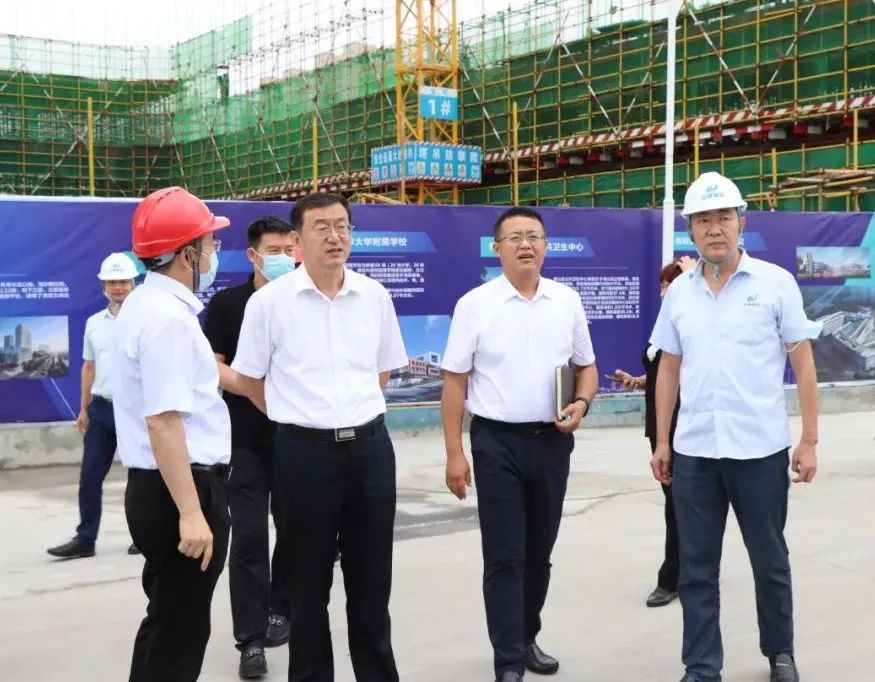 中建聯(lián)合|青島市政協(xié)副主席卞建平蒞臨云谷學(xué)校項(xiàng)目督導(dǎo)調(diào)研(圖1)