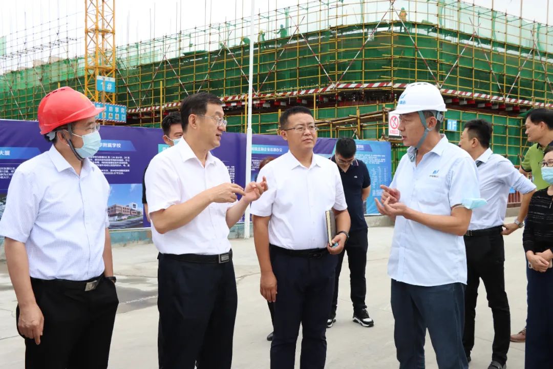 中建聯(lián)合|青島市政協(xié)副主席卞建平蒞臨云谷學(xué)校項(xiàng)目督導(dǎo)調(diào)研(圖2)